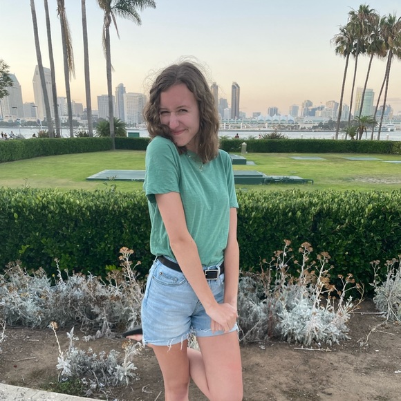 Meet your Posher, Hailey - Picture 2 of 5